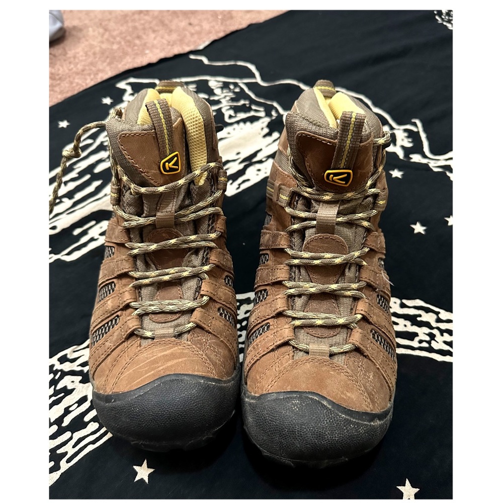 Keen Voyageur Mid Hiking Boots. Size Women’s 10